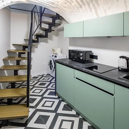 Romari таманська 12 Львів