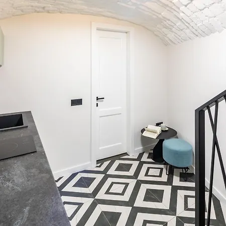 Romari Apartment Таманська 12 アパート リヴィウ