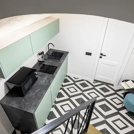 Romari таманська 12 * Львів