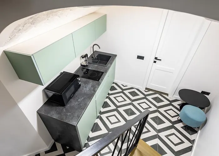 Romari таманська 12 * Lviv