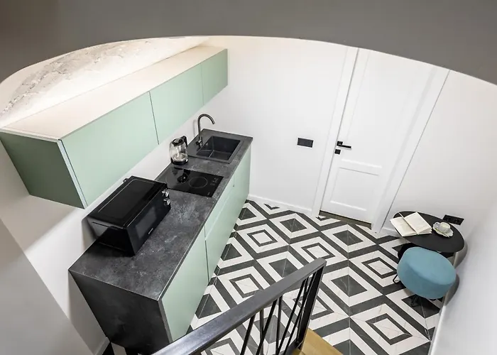 Romari таманська 12 * Lviv