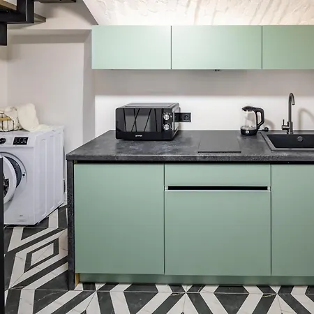 Romari таманська 12 * Leópolis